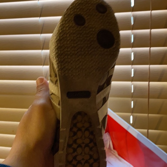 Beautiful  sneakers were once super comfortable super nice in good condition - Picture 2 of 8